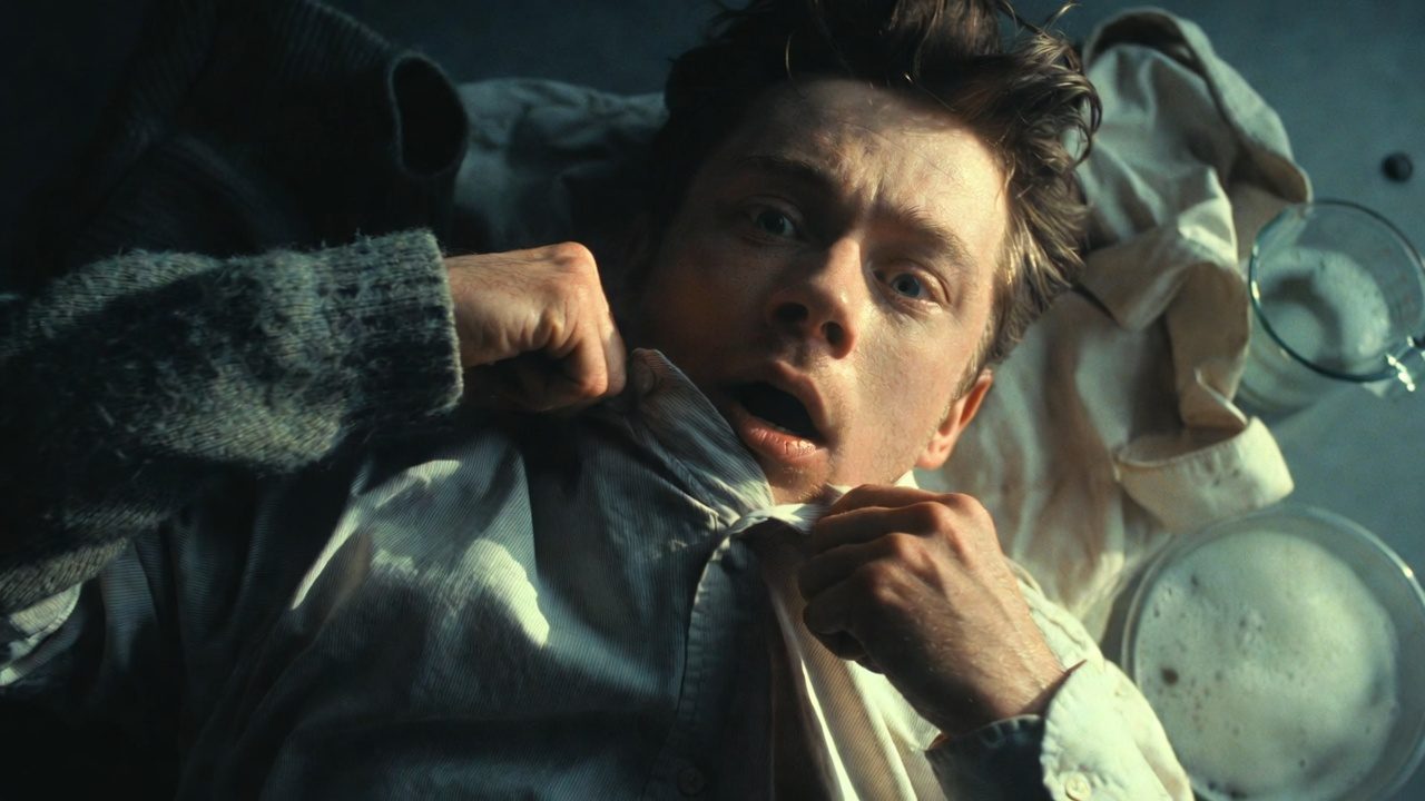 Токсичный воротник: как остатки стирального порошка в&nbsp;ткани блокируют работу уходовой косметики